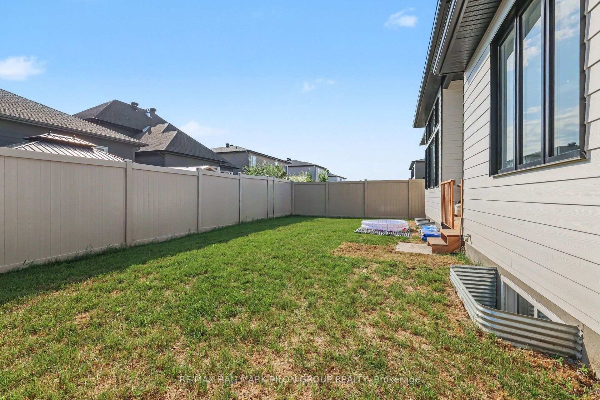 Photo 23 of 211 Metric Circle, Ottawa, Kanata - Emerald Meadows/Trailwest — HOMEH