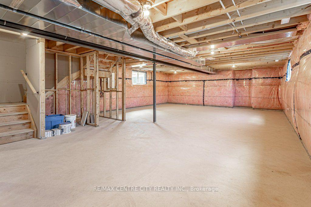 Photo 41 of 1605 Noah Bend, London, North I — HOMEH