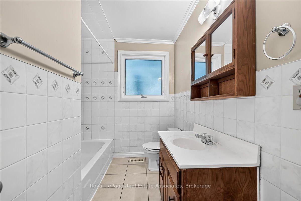 Photo 9 of 132 Vista Boulevard, Mississauga, Streetsville — HOMEH