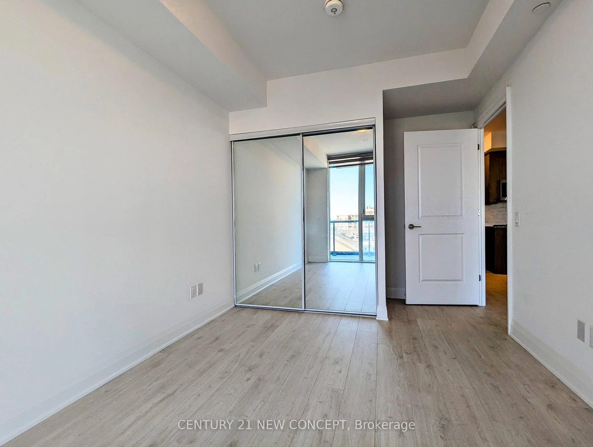Photo 7 of Unit 804, 10 Gatineau Drive, Vaughan, Beverley Glen — HOMEH