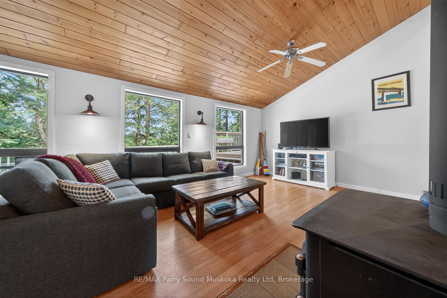 Photo 9 of 34 Silver Point Drive, Seguin — HOMEH