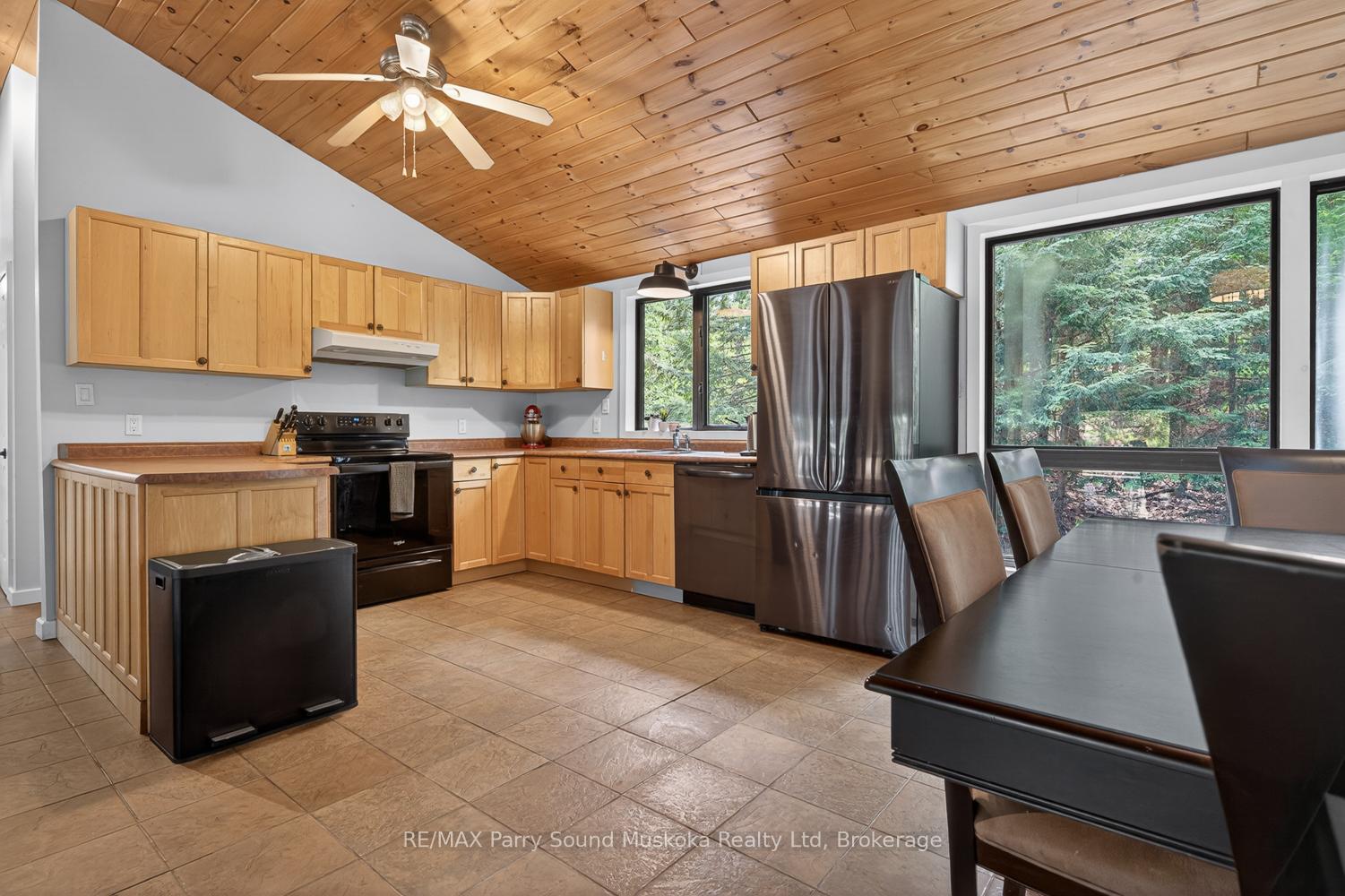 Photo 14 of 34 Silver Point Drive, Seguin — HOMEH
