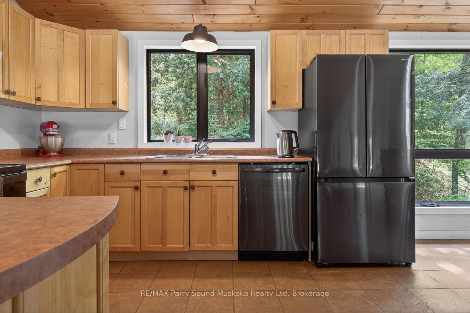 Photo 15 of 34 Silver Point Drive, Seguin — HOMEH
