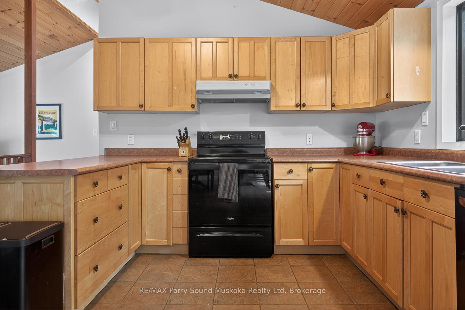 Photo 16 of 34 Silver Point Drive, Seguin — HOMEH
