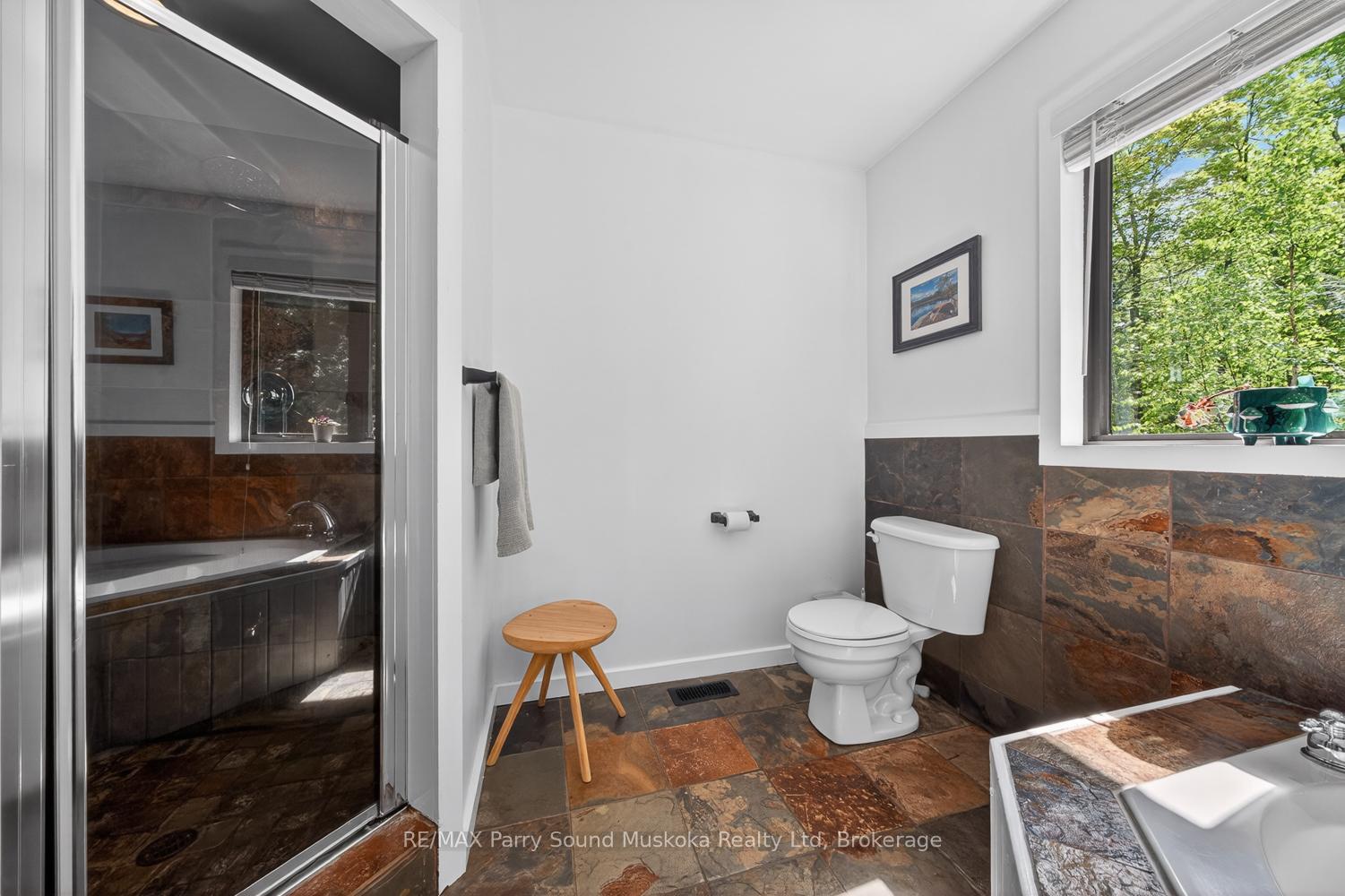 Photo 26 of 34 Silver Point Drive, Seguin — HOMEH
