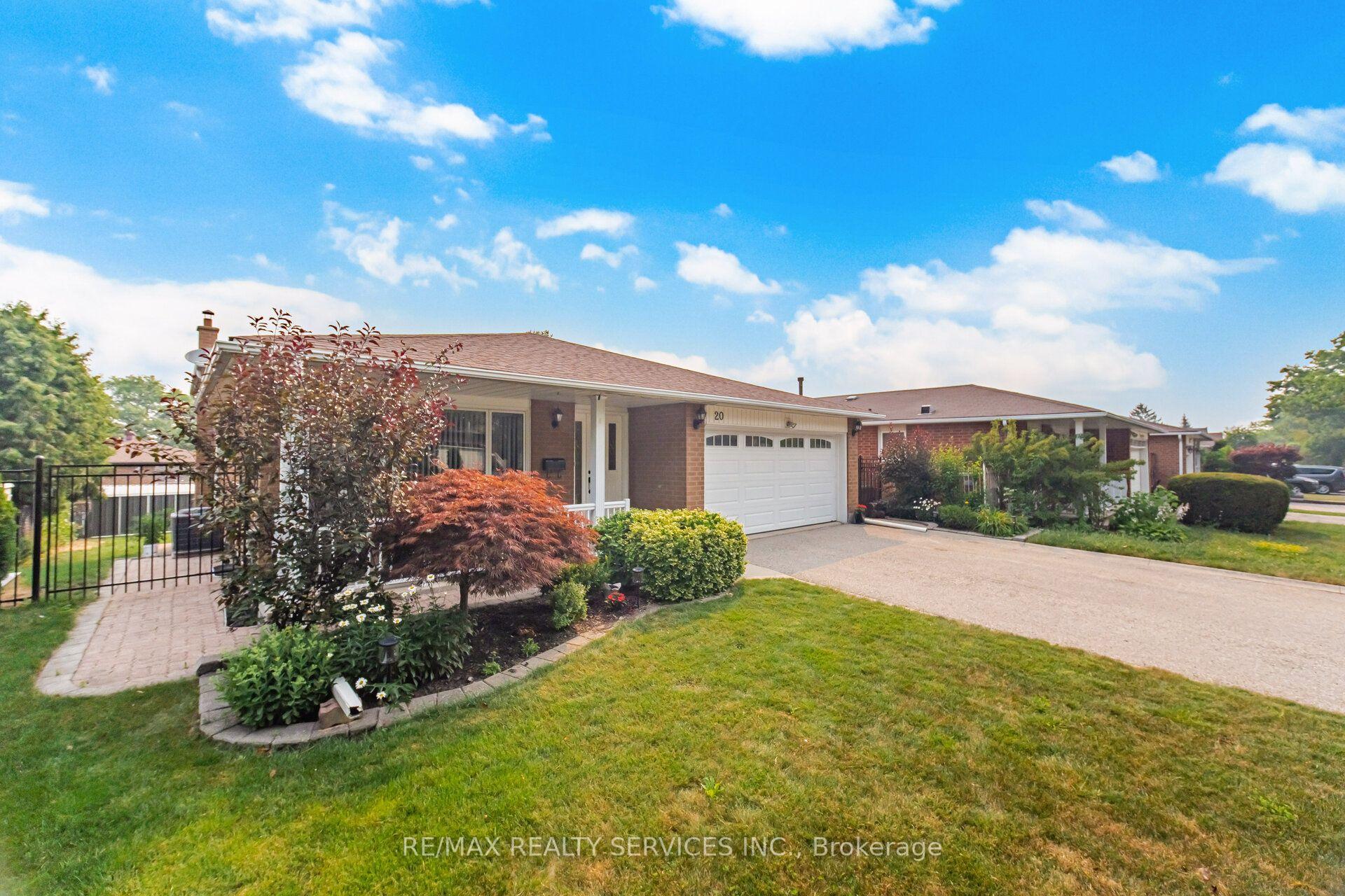 Photo 2 of 20 Malcolm Crescent, Brampton, Central Park — HOMEH