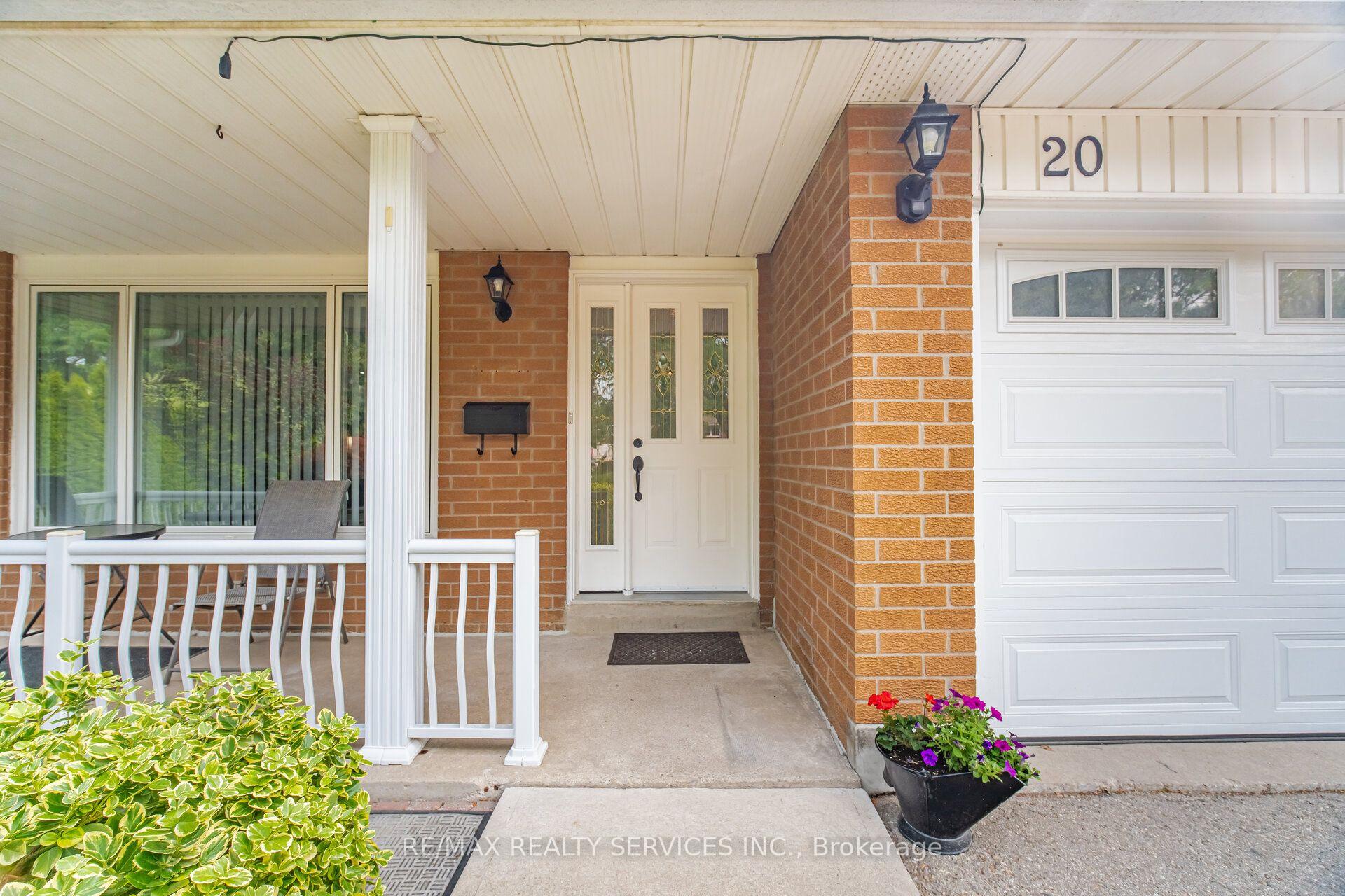 Photo 3 of 20 Malcolm Crescent, Brampton, Central Park — HOMEH