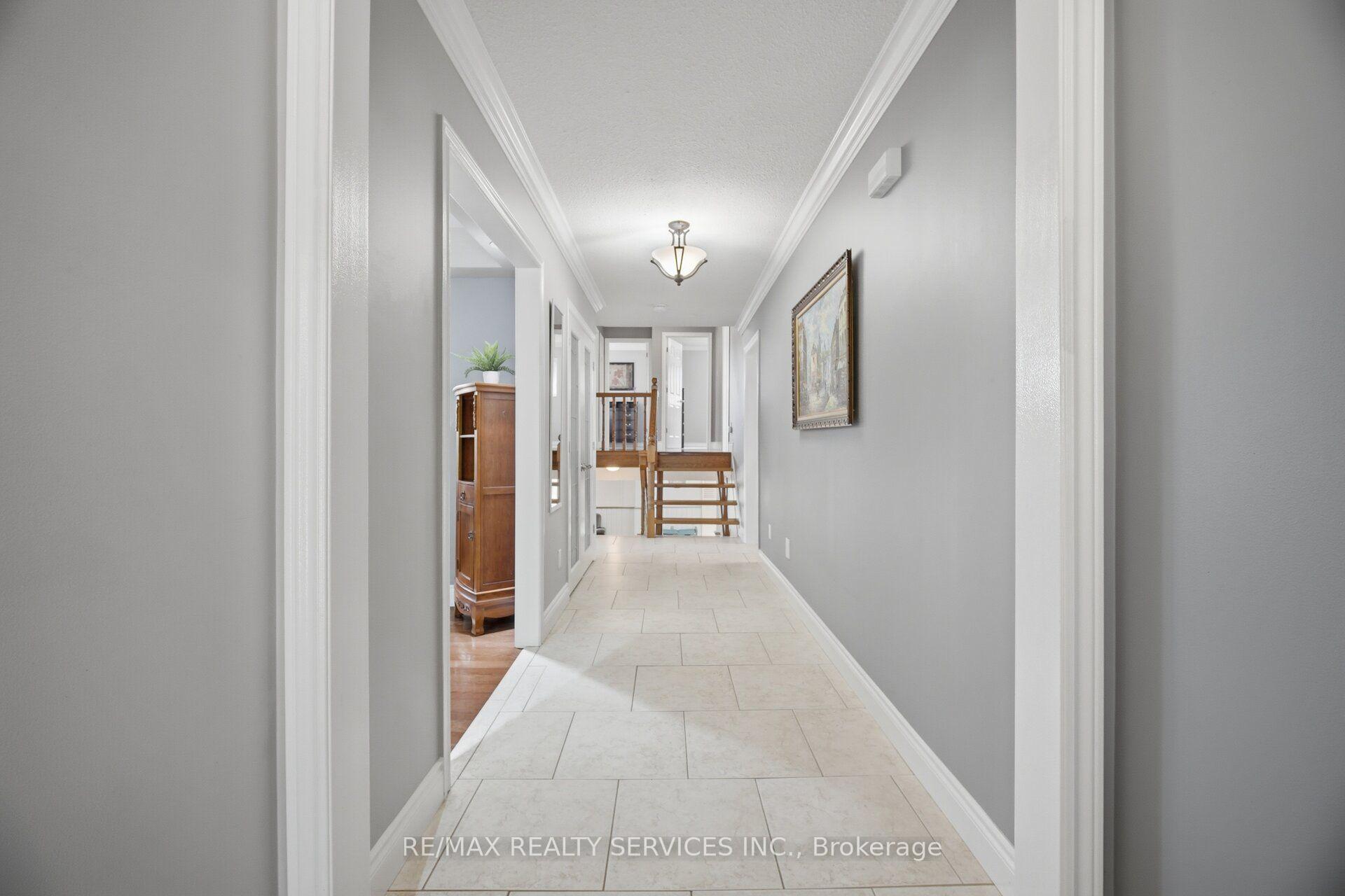 Photo 4 of 20 Malcolm Crescent, Brampton, Central Park — HOMEH