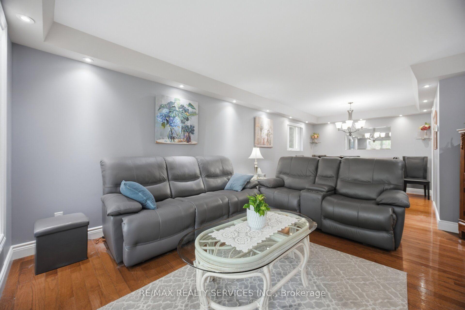 Photo 6 of 20 Malcolm Crescent, Brampton, Central Park — HOMEH