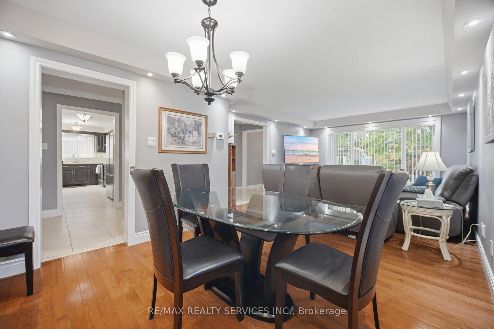 Photo 7 of 20 Malcolm Crescent, Brampton, Central Park — HOMEH