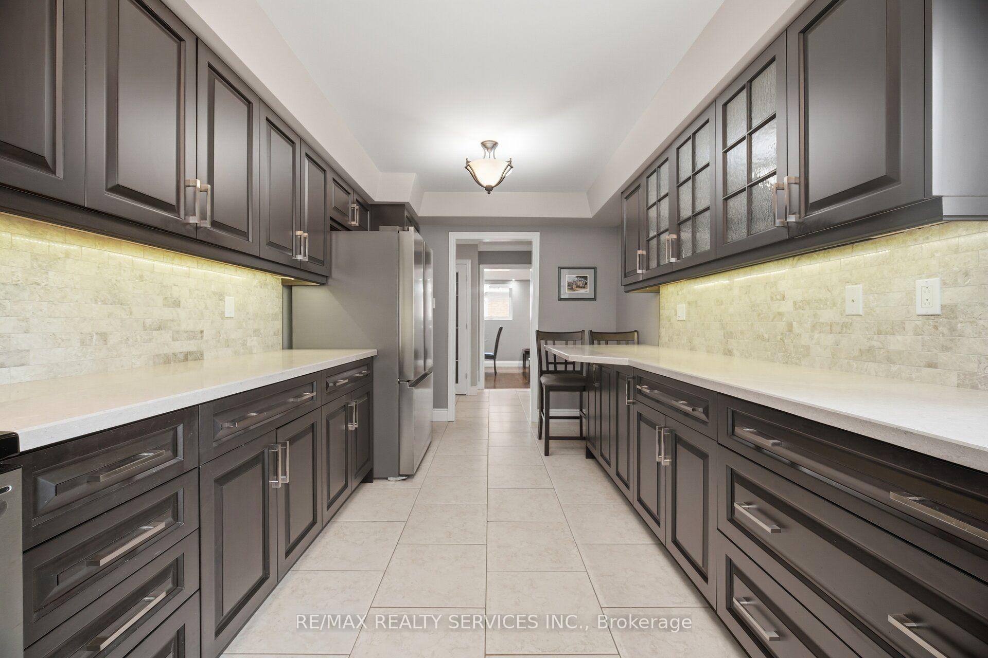 Photo 8 of 20 Malcolm Crescent, Brampton, Central Park — HOMEH