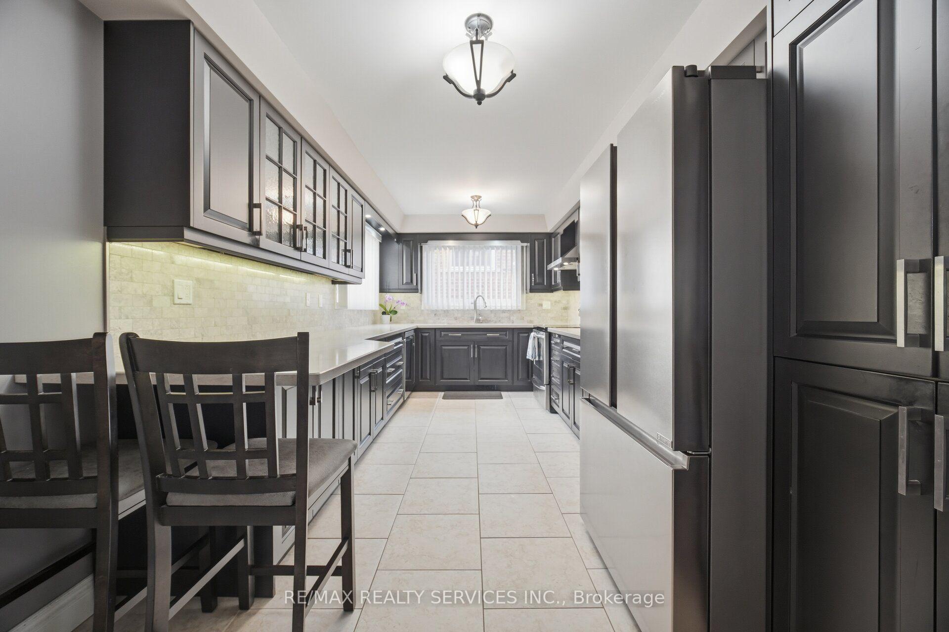 Photo 10 of 20 Malcolm Crescent, Brampton, Central Park — HOMEH