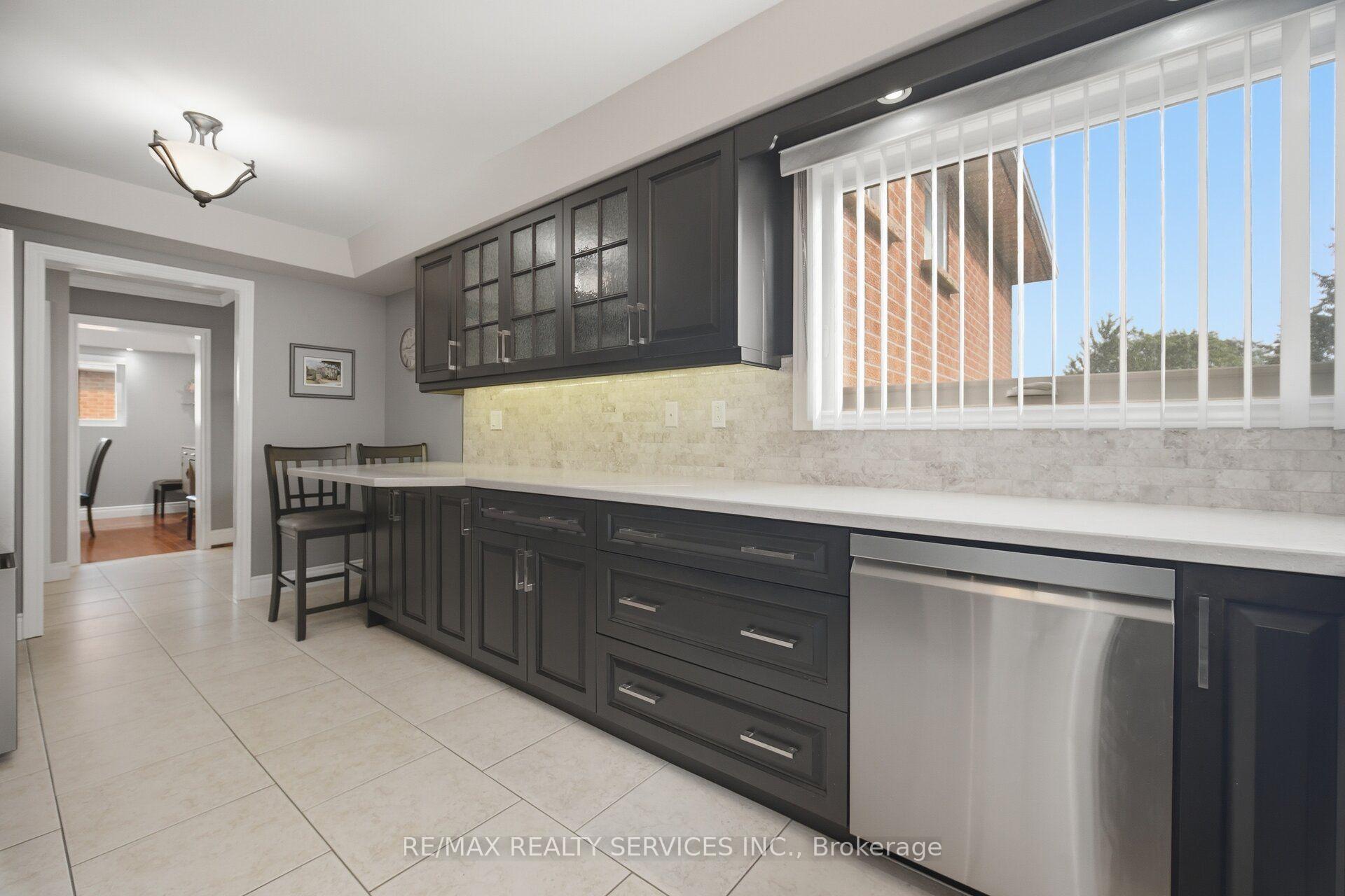 Photo 11 of 20 Malcolm Crescent, Brampton, Central Park — HOMEH
