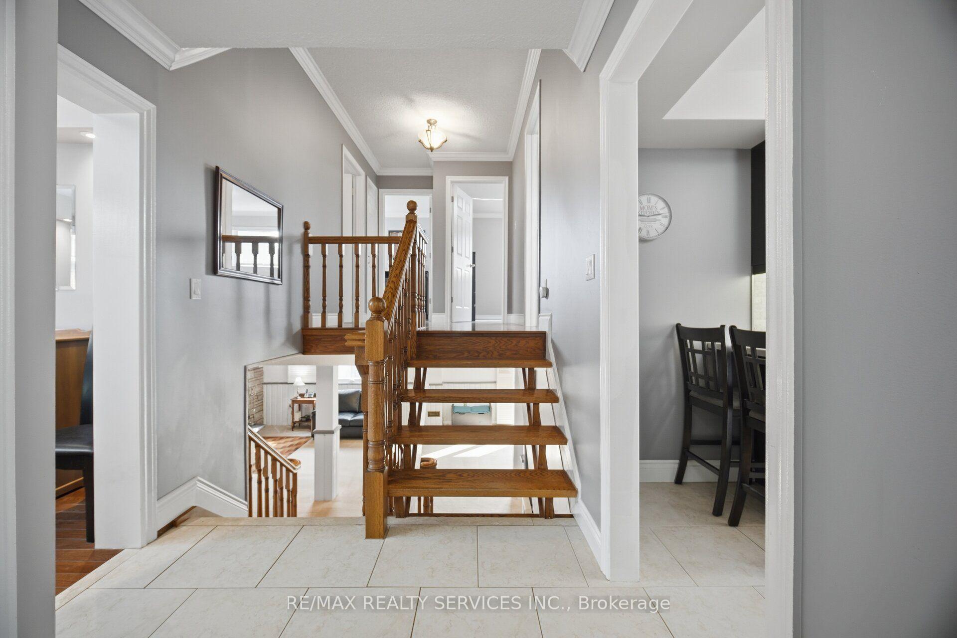 Photo 12 of 20 Malcolm Crescent, Brampton, Central Park — HOMEH