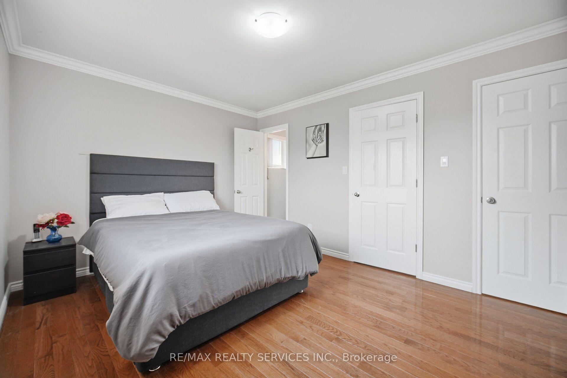Photo 14 of 20 Malcolm Crescent, Brampton, Central Park — HOMEH