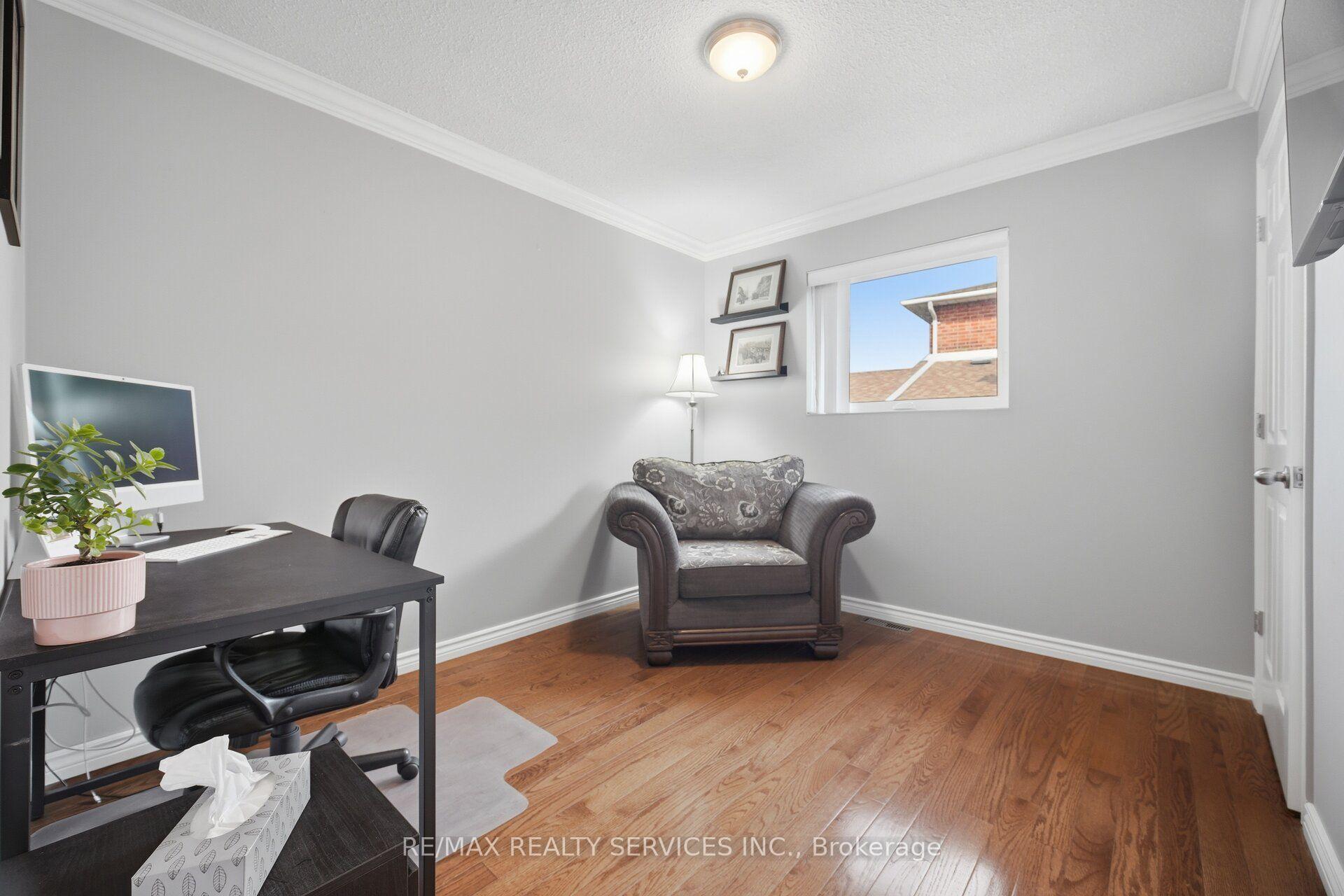 Photo 17 of 20 Malcolm Crescent, Brampton, Central Park — HOMEH
