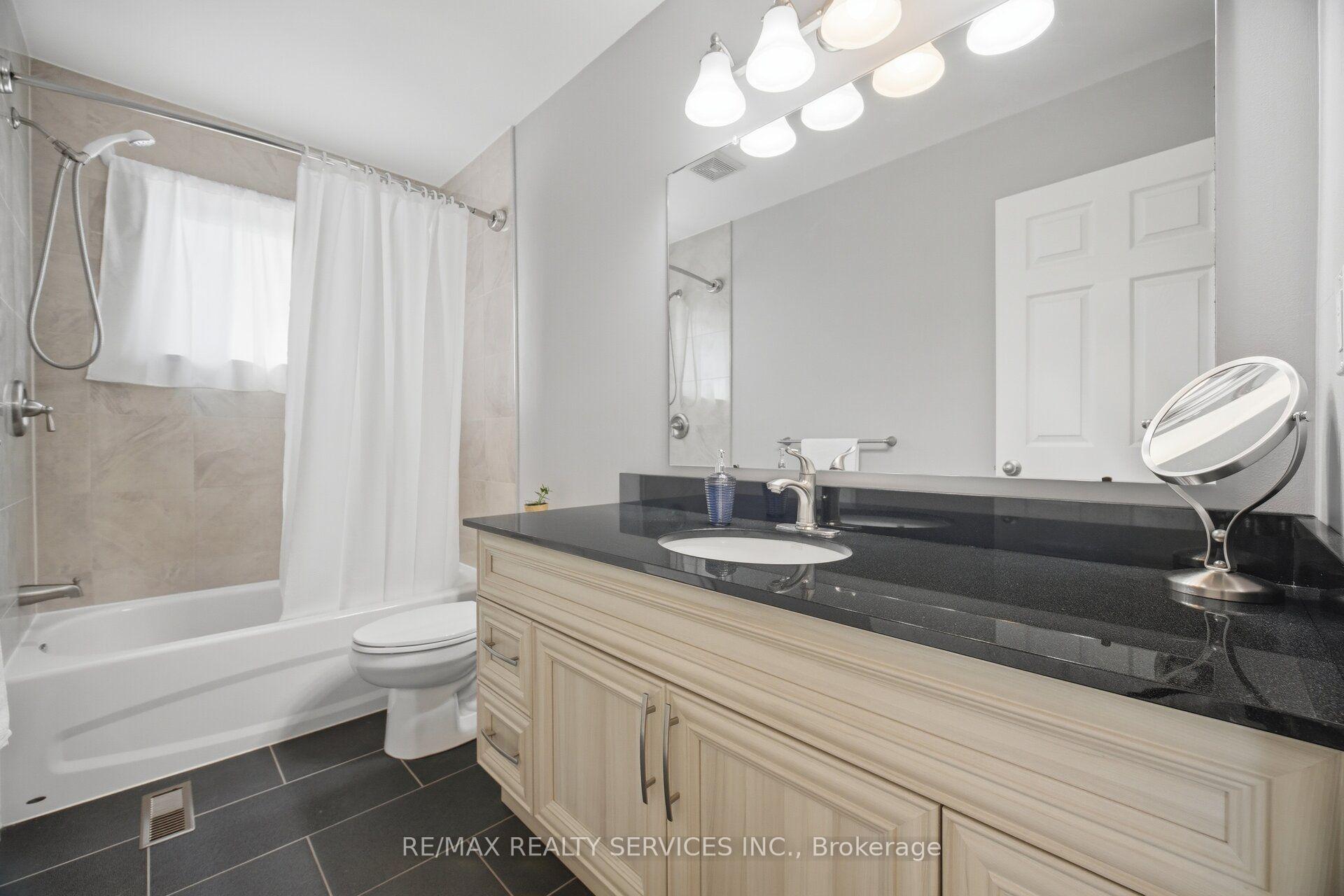Photo 18 of 20 Malcolm Crescent, Brampton, Central Park — HOMEH