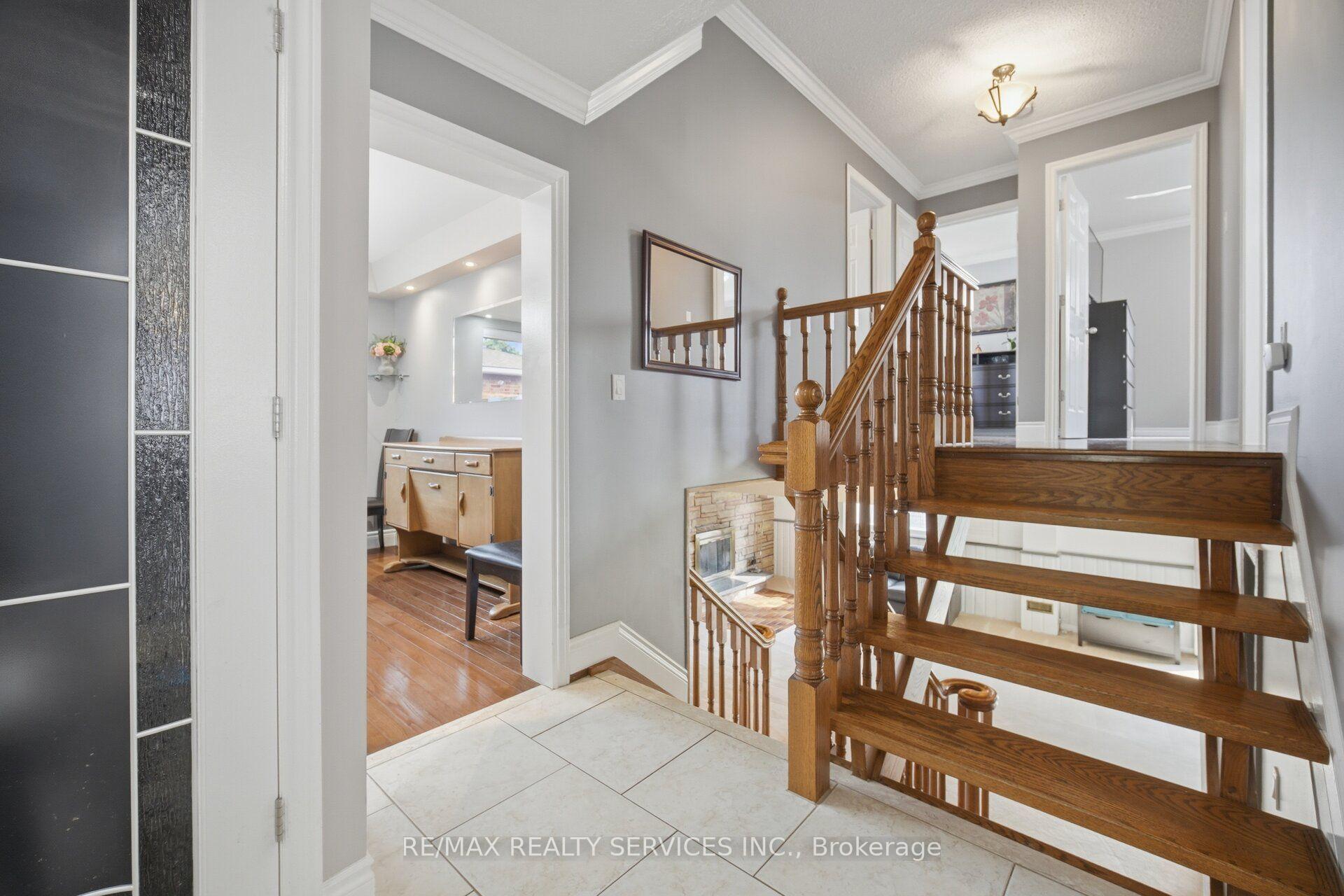 Photo 19 of 20 Malcolm Crescent, Brampton, Central Park — HOMEH
