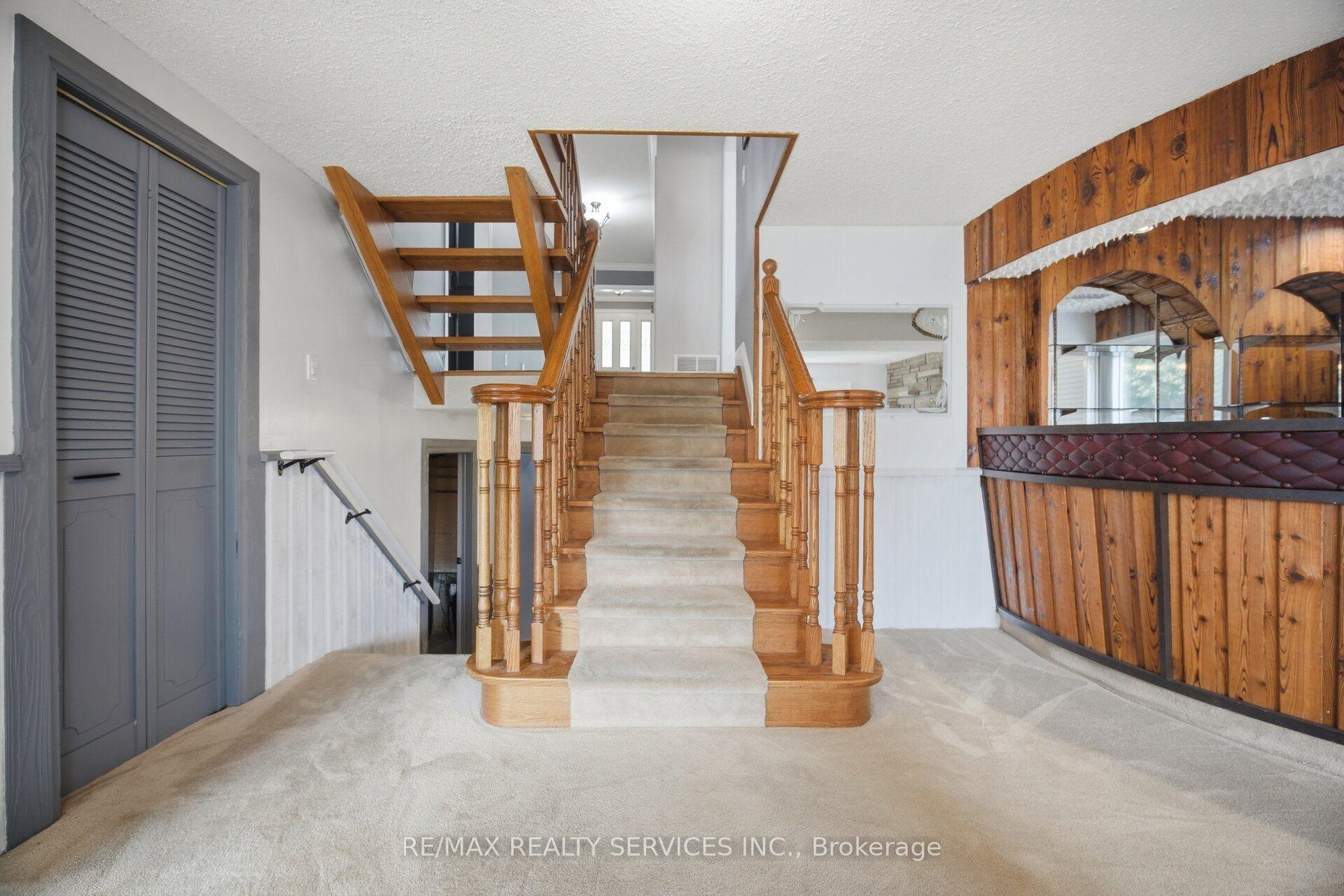 Photo 21 of 20 Malcolm Crescent, Brampton, Central Park — HOMEH