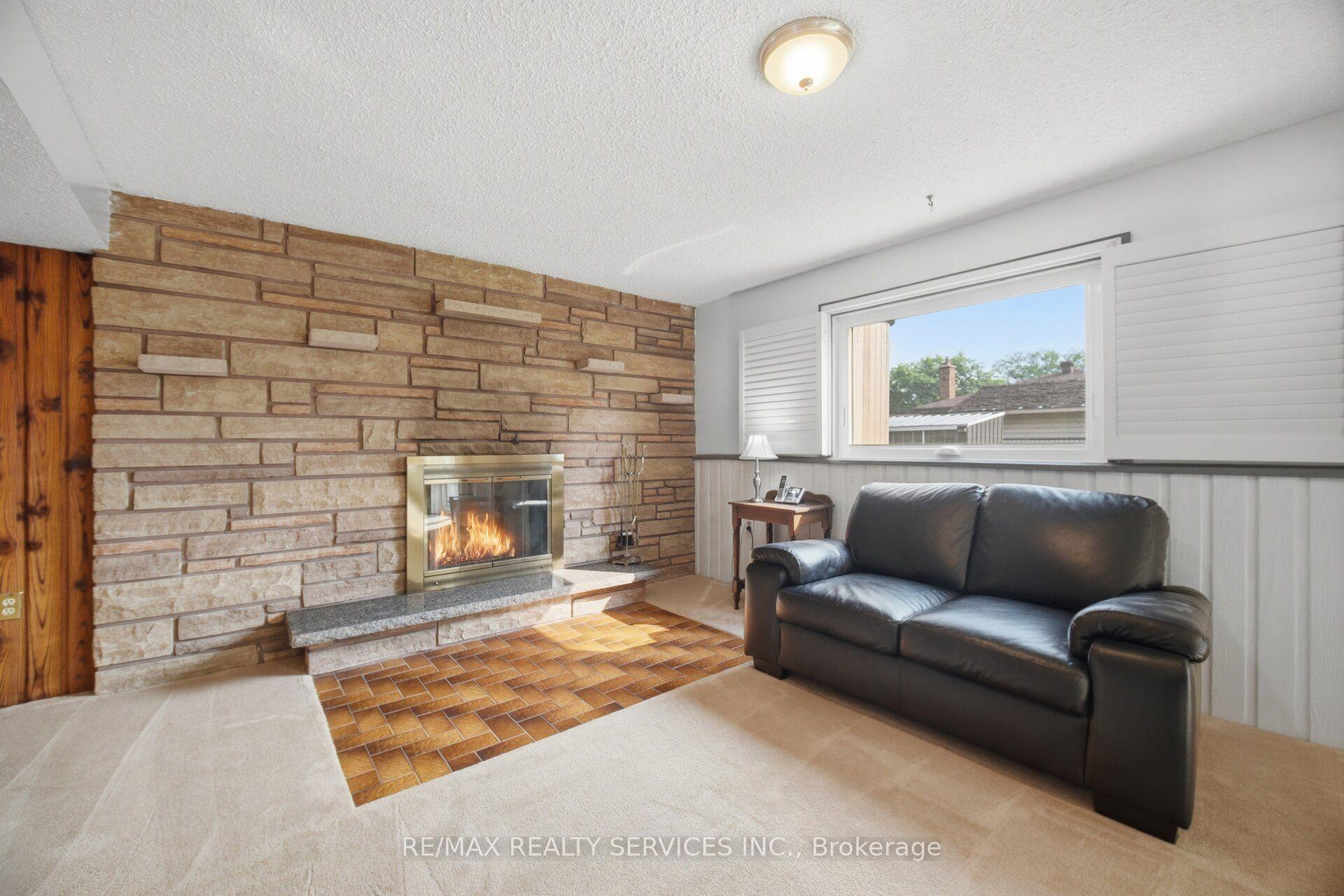 Photo 23 of 20 Malcolm Crescent, Brampton, Central Park — HOMEH