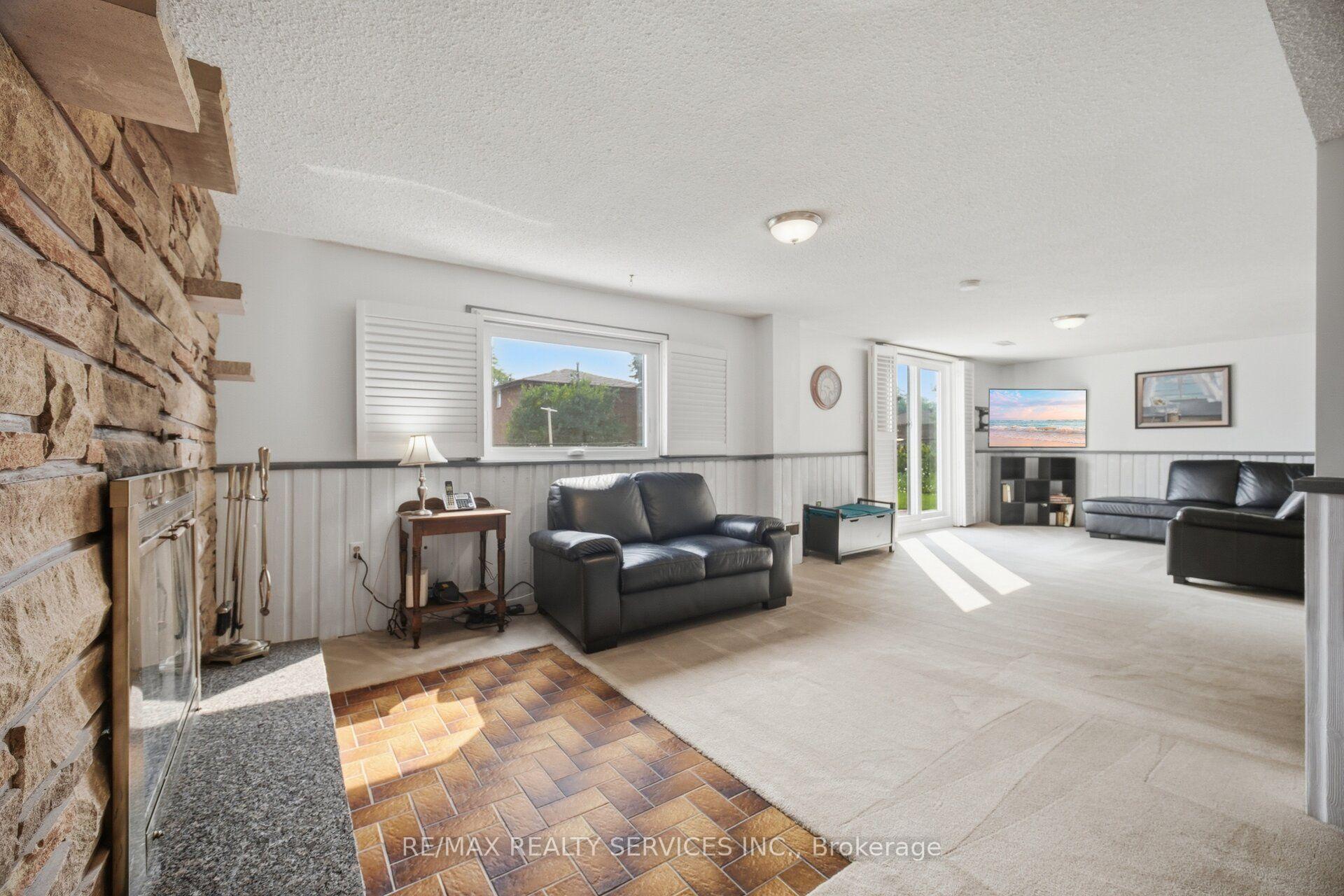 Photo 24 of 20 Malcolm Crescent, Brampton, Central Park — HOMEH