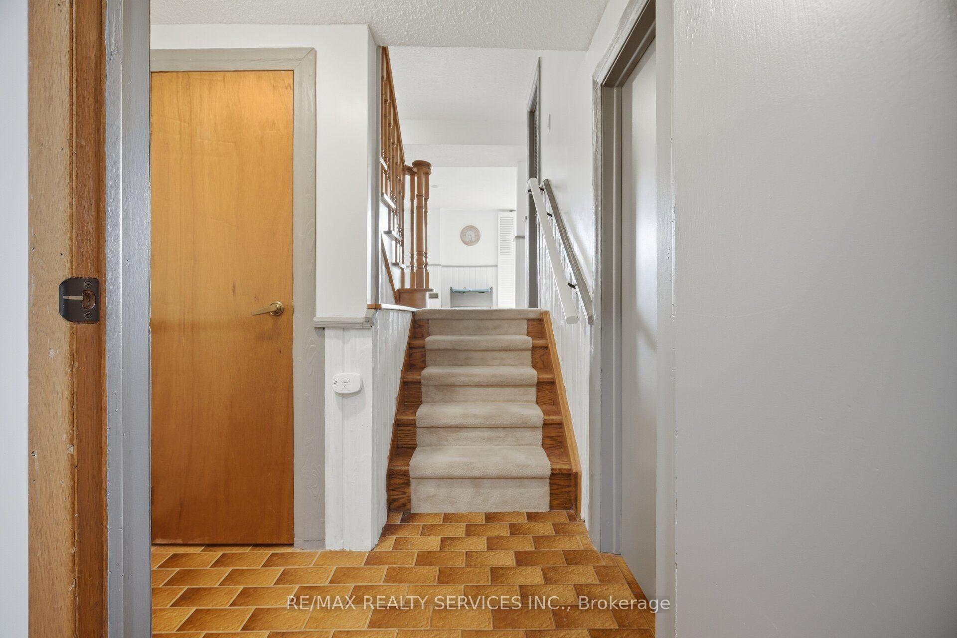 Photo 29 of 20 Malcolm Crescent, Brampton, Central Park — HOMEH