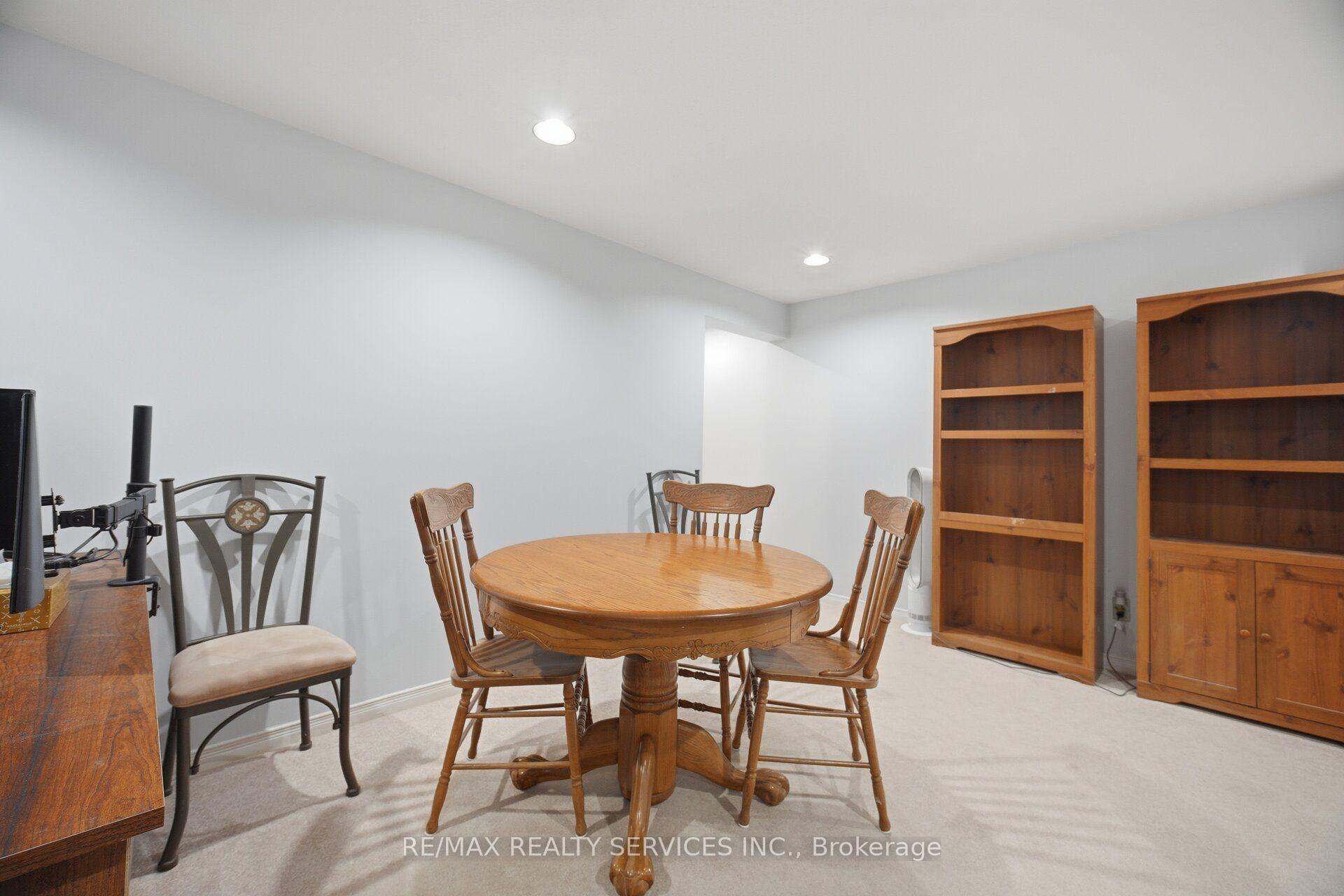 Photo 32 of 20 Malcolm Crescent, Brampton, Central Park — HOMEH