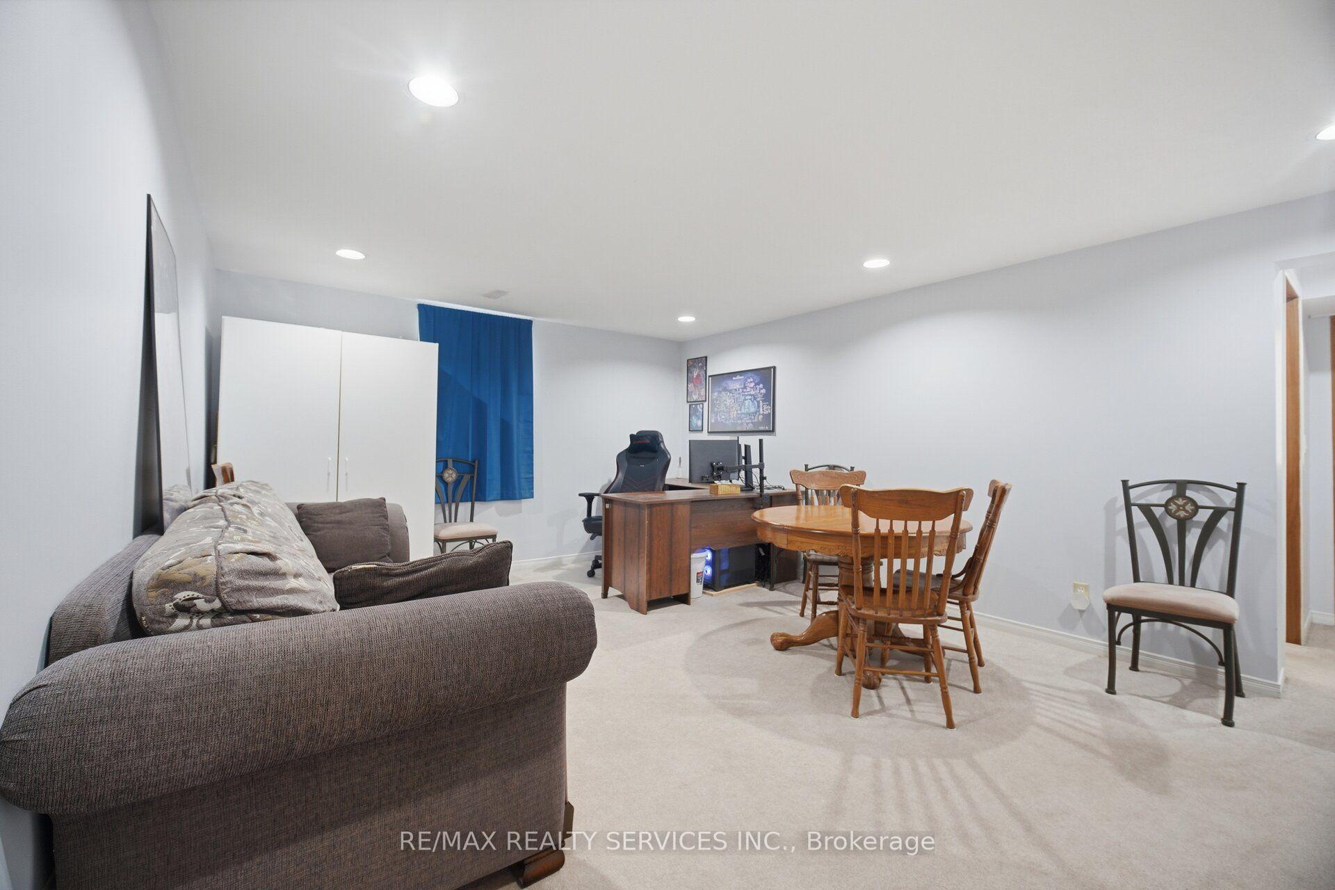 Photo 35 of 20 Malcolm Crescent, Brampton, Central Park — HOMEH