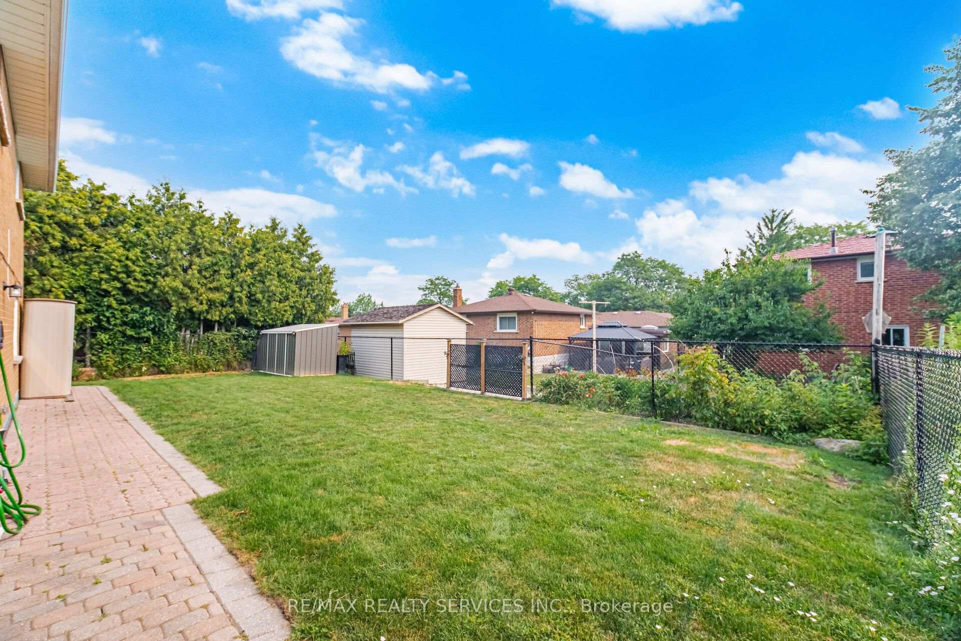 Photo 44 of 20 Malcolm Crescent, Brampton, Central Park — HOMEH