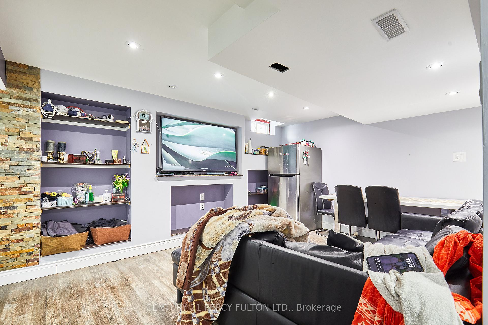 Photo 4 of 91 Laprade Square, Clarington, Bowmanville — HOMEH
