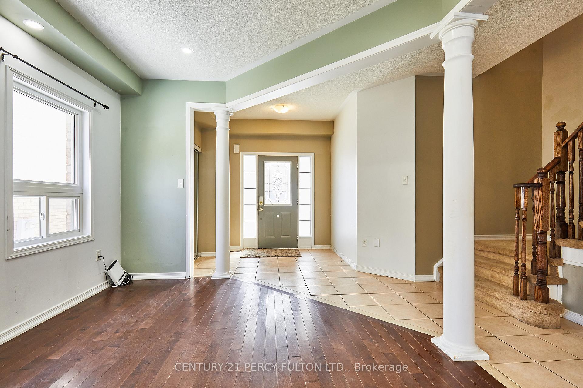 Photo 10 of 91 Laprade Square, Clarington, Bowmanville — HOMEH