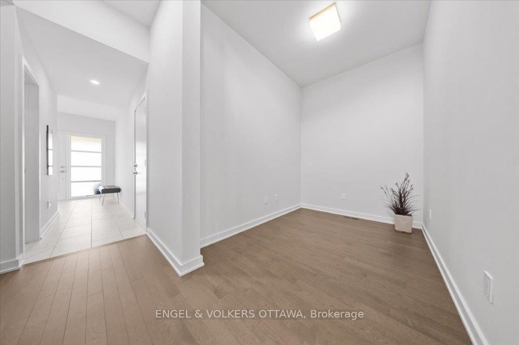 Photo 4 of 699 Honeydew Street, Ottawa, Riverside South/Gloucester Glen — HOMEH