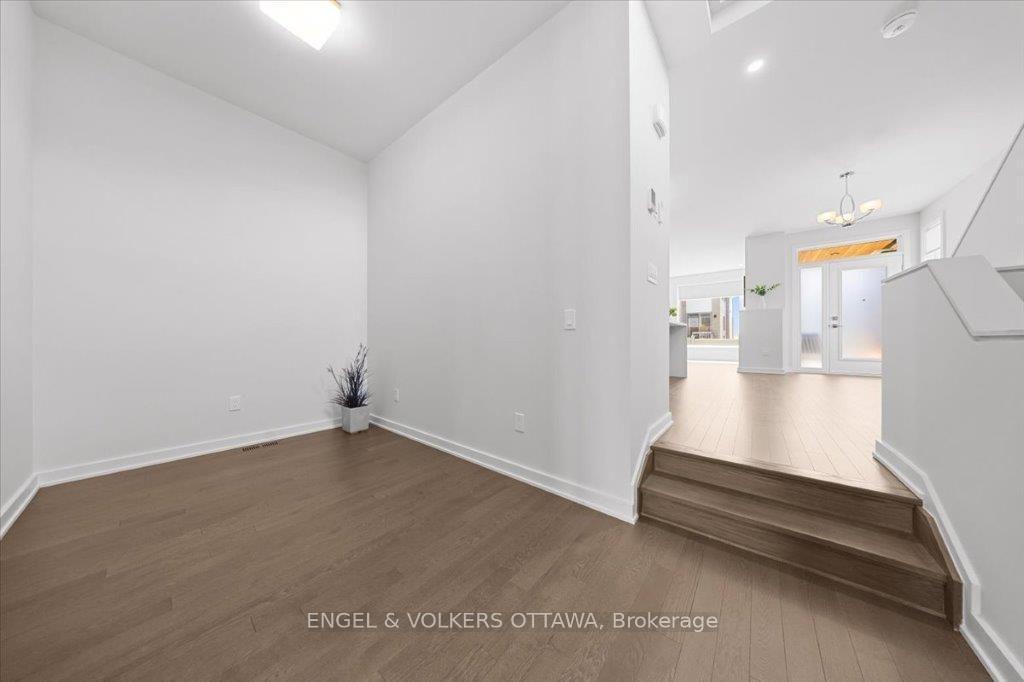 Photo 6 of 699 Honeydew Street, Ottawa, Riverside South/Gloucester Glen — HOMEH