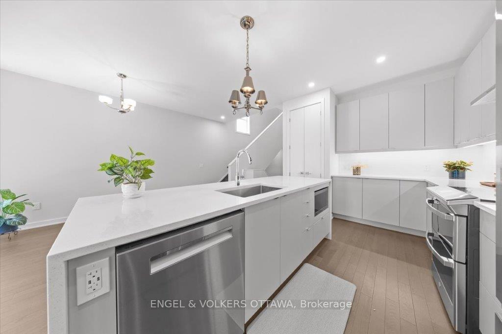 Photo 9 of 699 Honeydew Street, Ottawa, Riverside South/Gloucester Glen — HOMEH