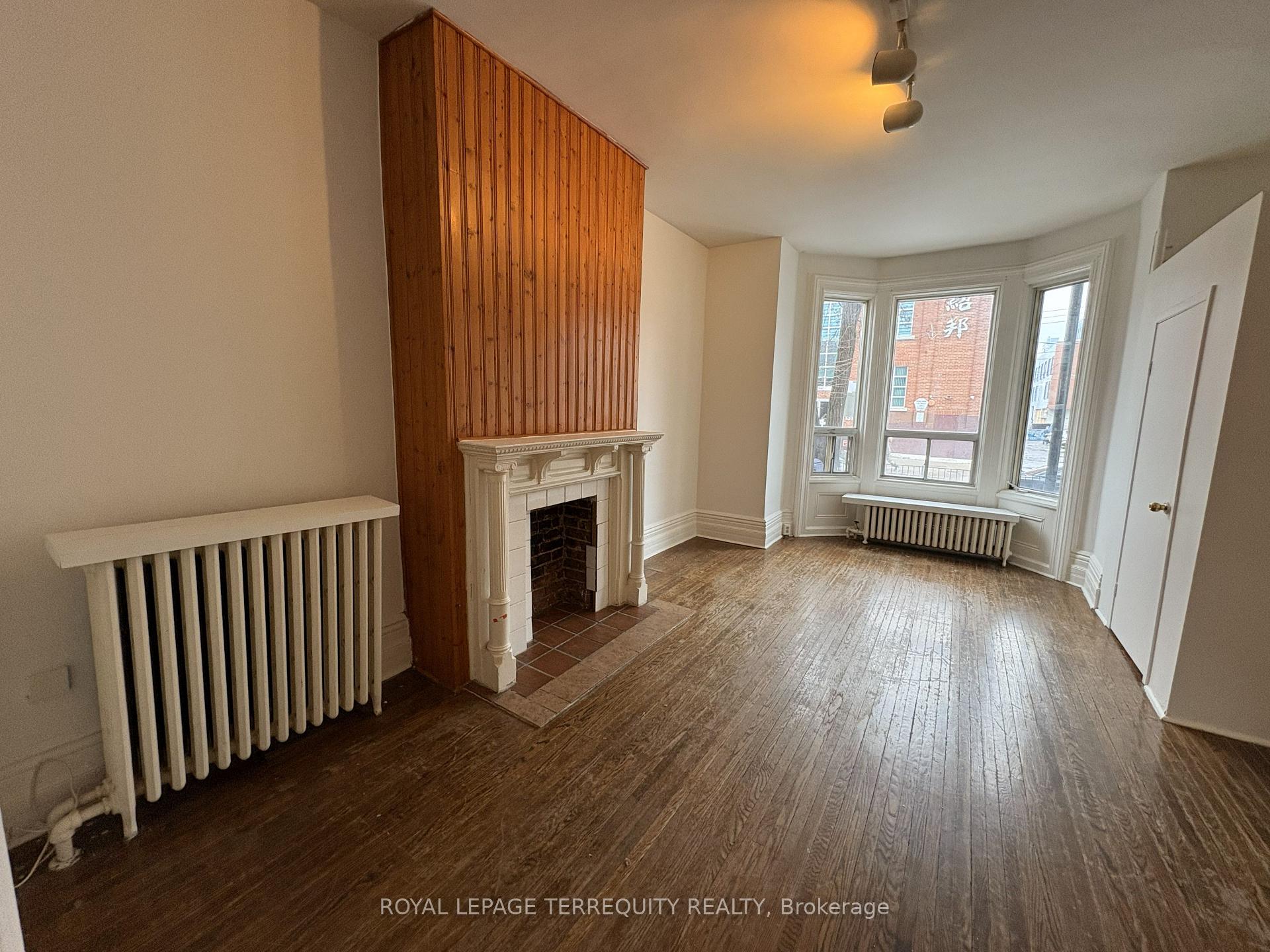 Photo 4 of Unit 101, 124 Baldwin Street, Toronto, Kensington-Chinatown — HOMEH