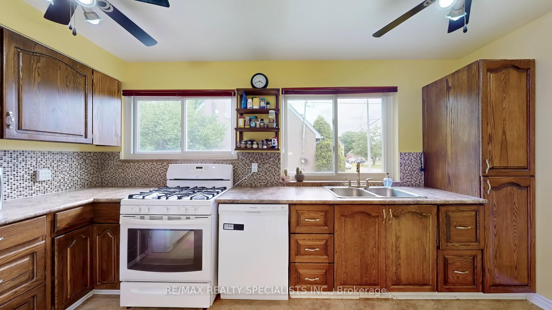 Photo 9 of 3392 Sonja Road, Mississauga, Malton — HOMEH