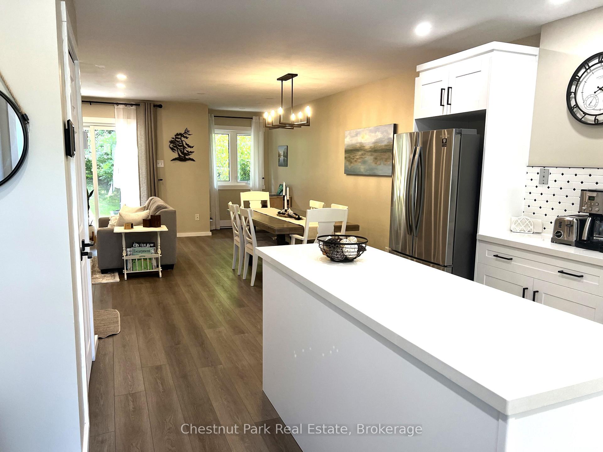 Photo 2 of 550 Oxbow Crescent, Collingwood — HOMEH