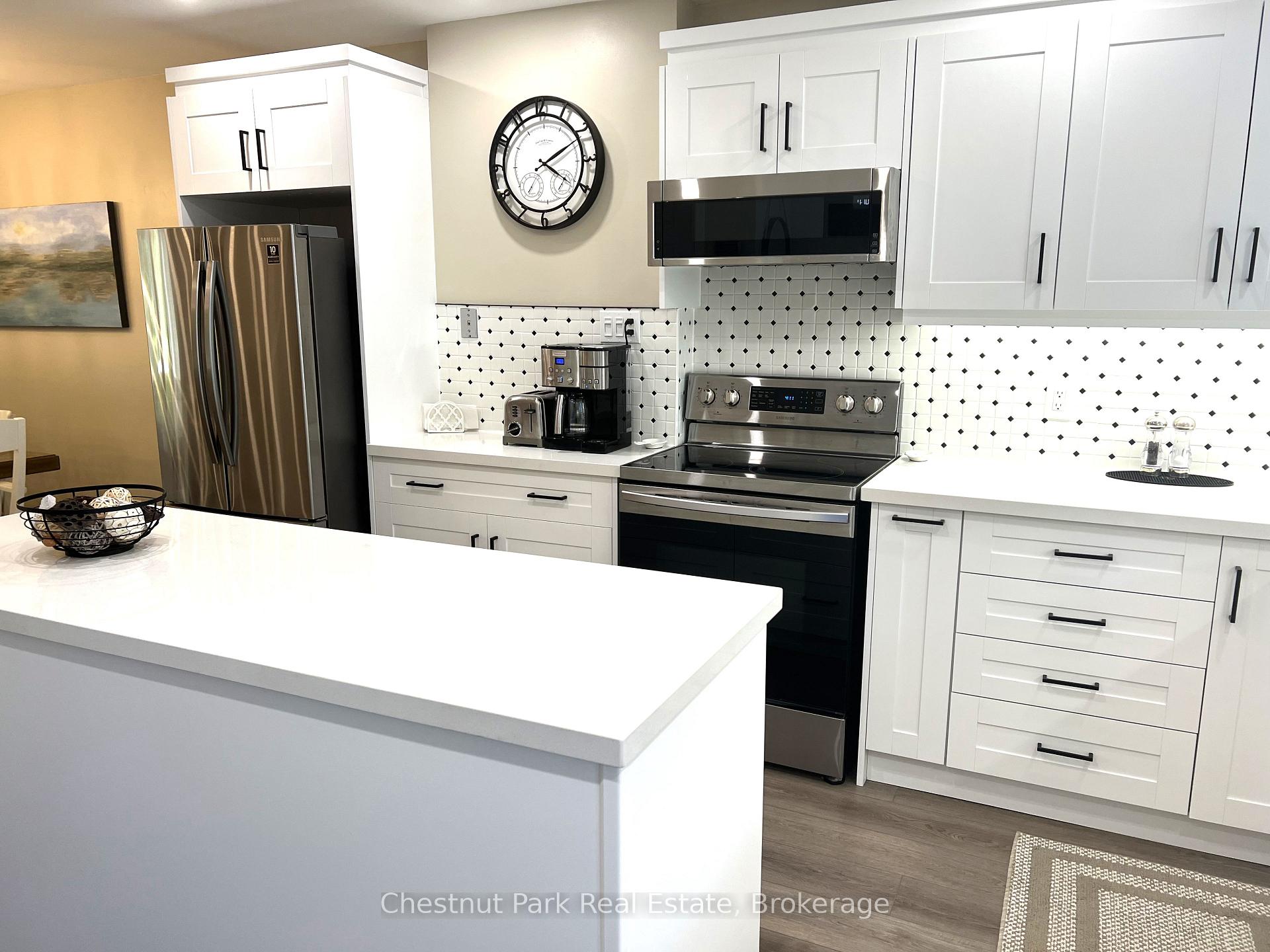 Photo 3 of 550 Oxbow Crescent, Collingwood — HOMEH