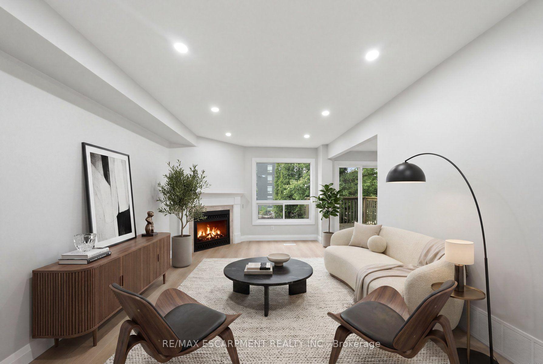 Photo 5 of Unit 2, 2155 Duncaster Drive, Burlington, Brant Hills — HOMEH