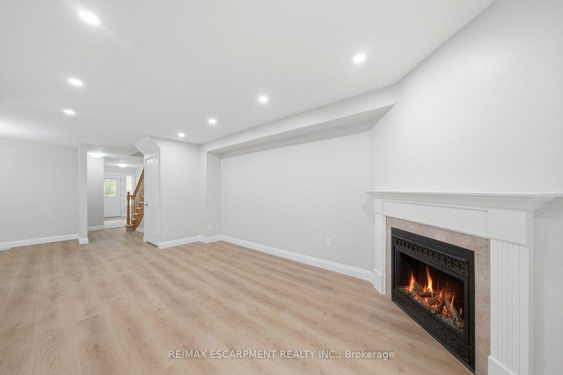 Photo 7 of Unit 2, 2155 Duncaster Drive, Burlington, Brant Hills — HOMEH