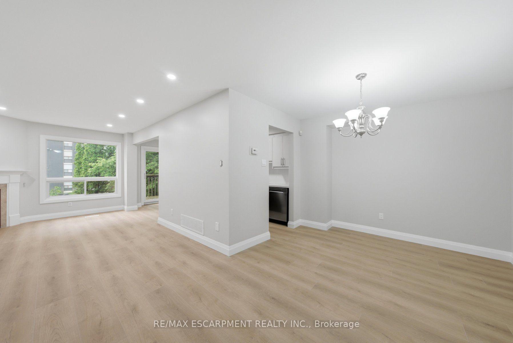 Photo 8 of Unit 2, 2155 Duncaster Drive, Burlington, Brant Hills — HOMEH
