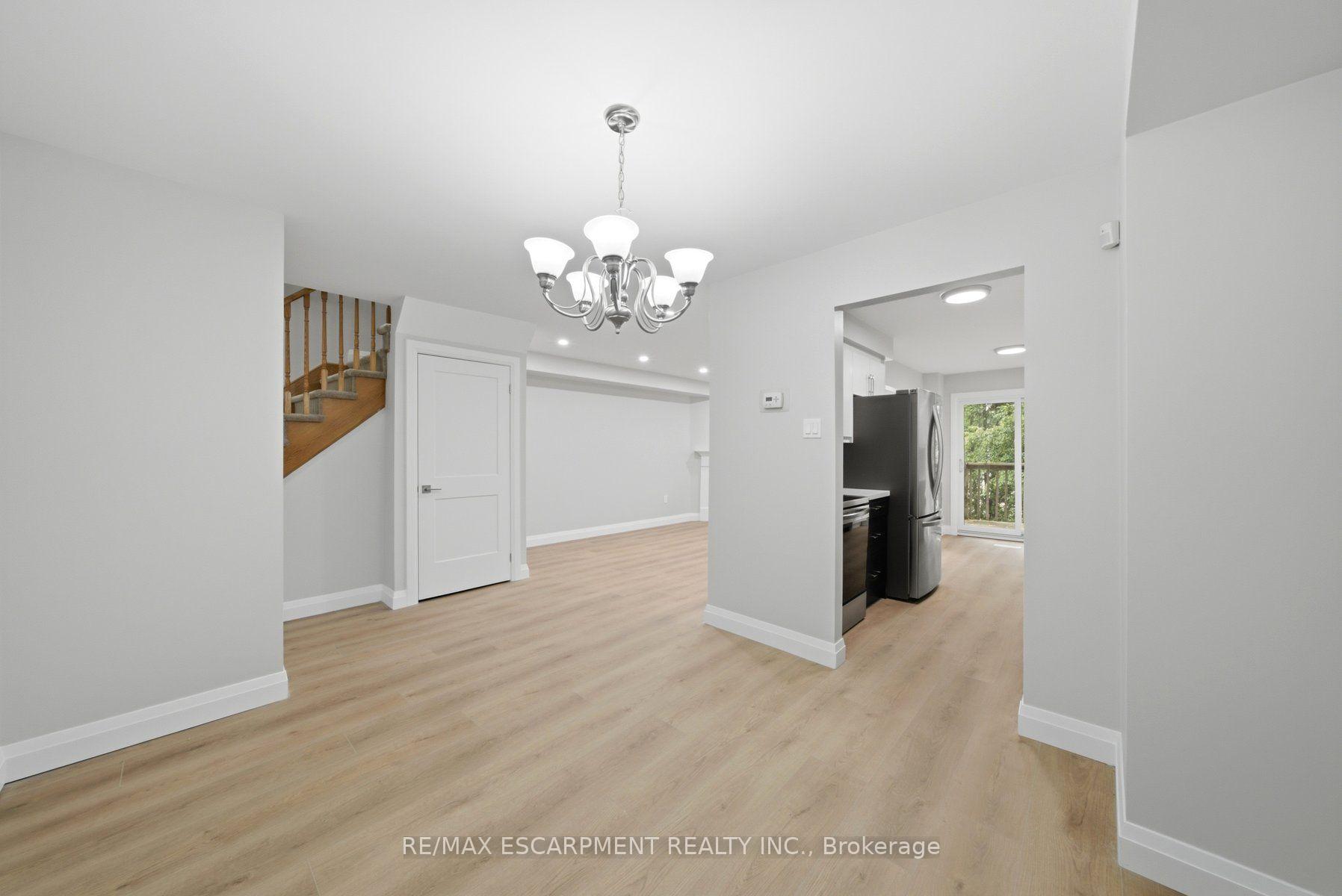 Photo 11 of Unit 2, 2155 Duncaster Drive, Burlington, Brant Hills — HOMEH