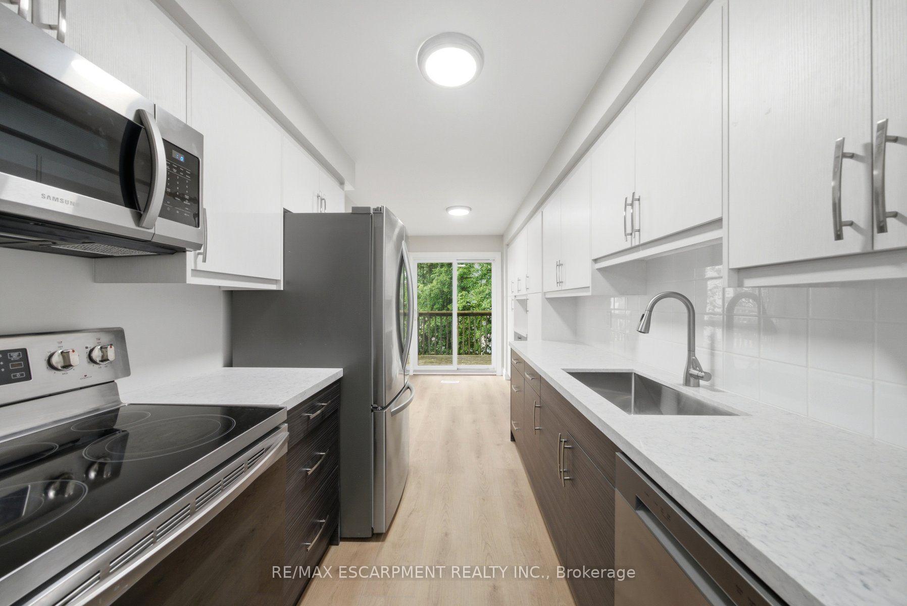 Photo 12 of Unit 2, 2155 Duncaster Drive, Burlington, Brant Hills — HOMEH
