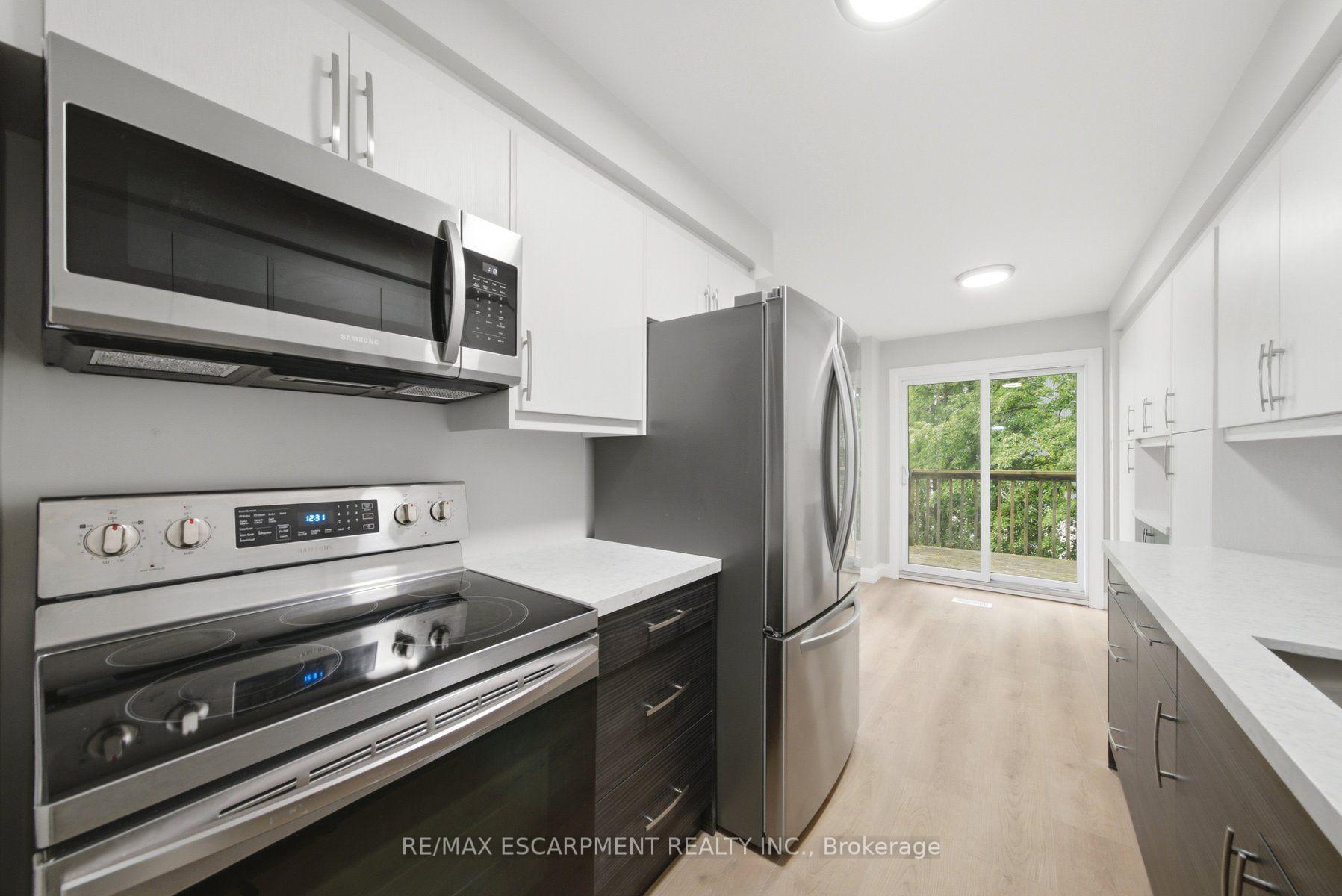 Photo 13 of Unit 2, 2155 Duncaster Drive, Burlington, Brant Hills — HOMEH