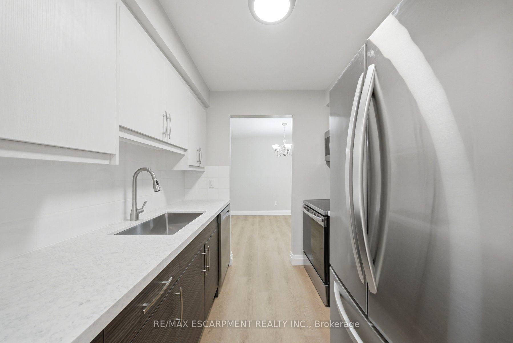 Photo 14 of Unit 2, 2155 Duncaster Drive, Burlington, Brant Hills — HOMEH