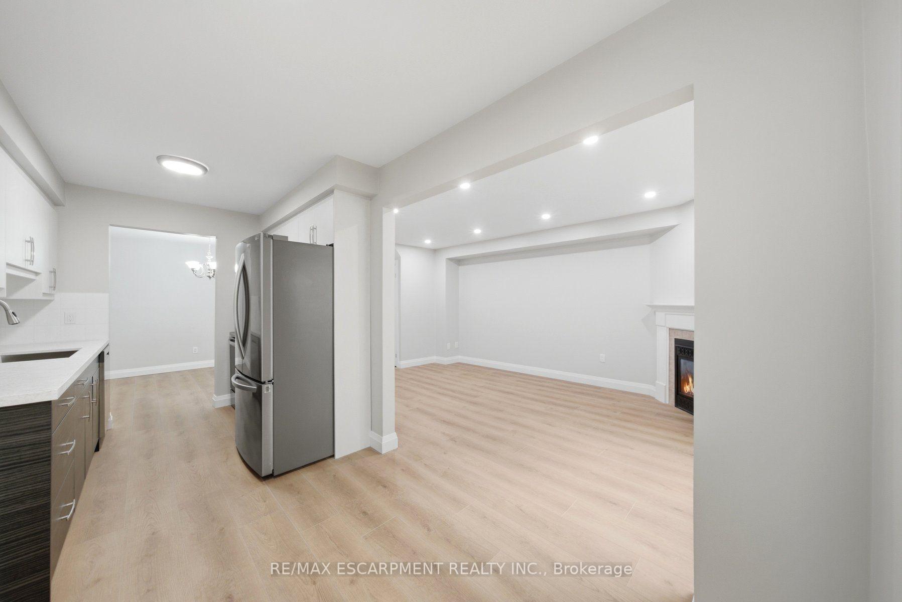 Photo 16 of Unit 2, 2155 Duncaster Drive, Burlington, Brant Hills — HOMEH