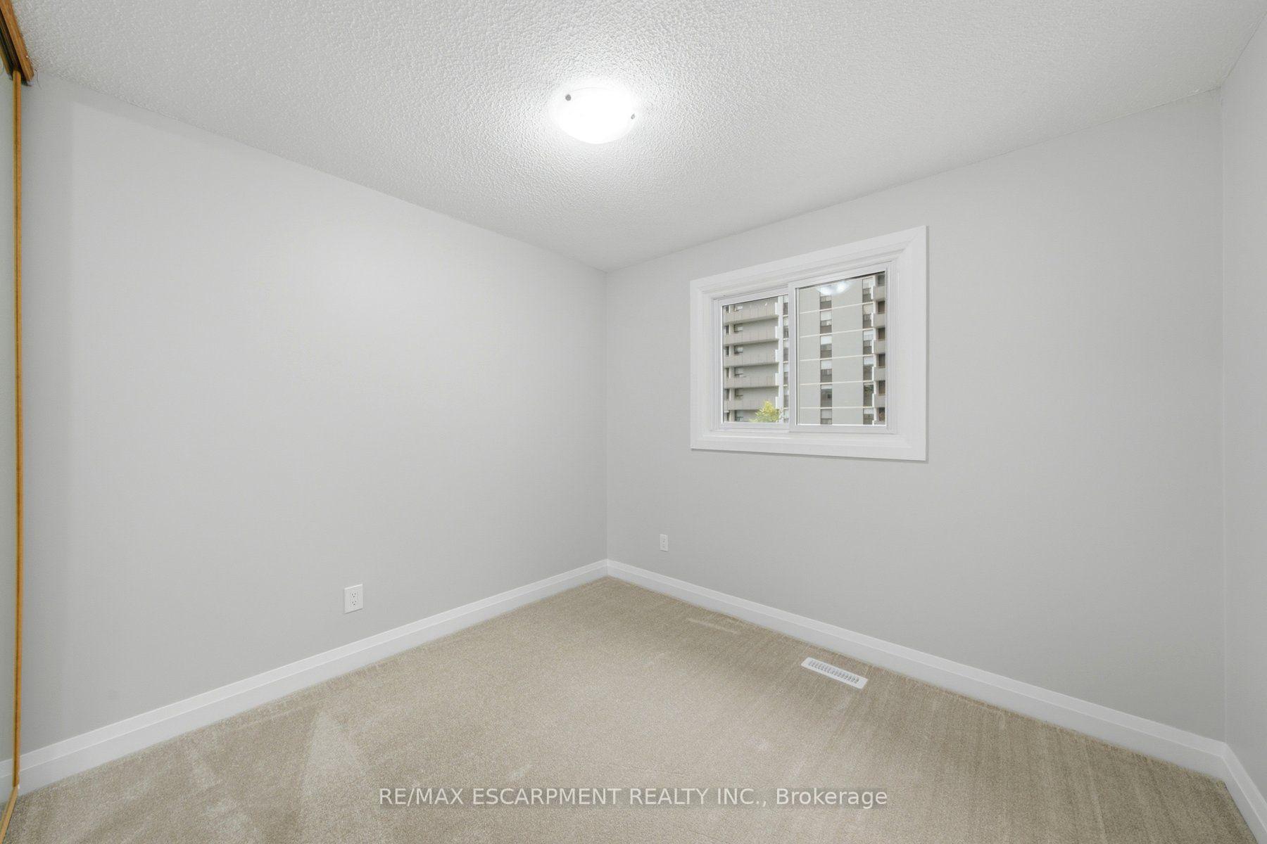 Photo 26 of Unit 2, 2155 Duncaster Drive, Burlington, Brant Hills — HOMEH