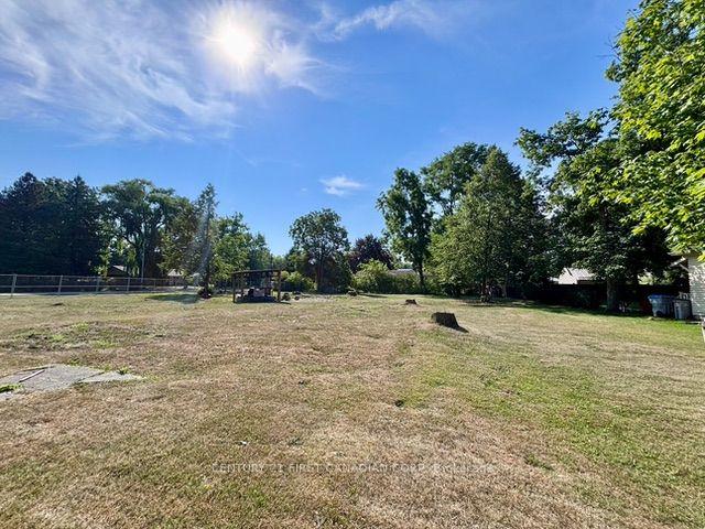 Photo 2 of 4 Park Crescent, Middlesex Centre, Poplar Hill — HOMEH