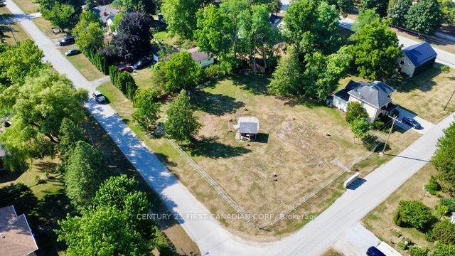 Photo 8 of 4 Park Crescent, Middlesex Centre, Poplar Hill — HOMEH