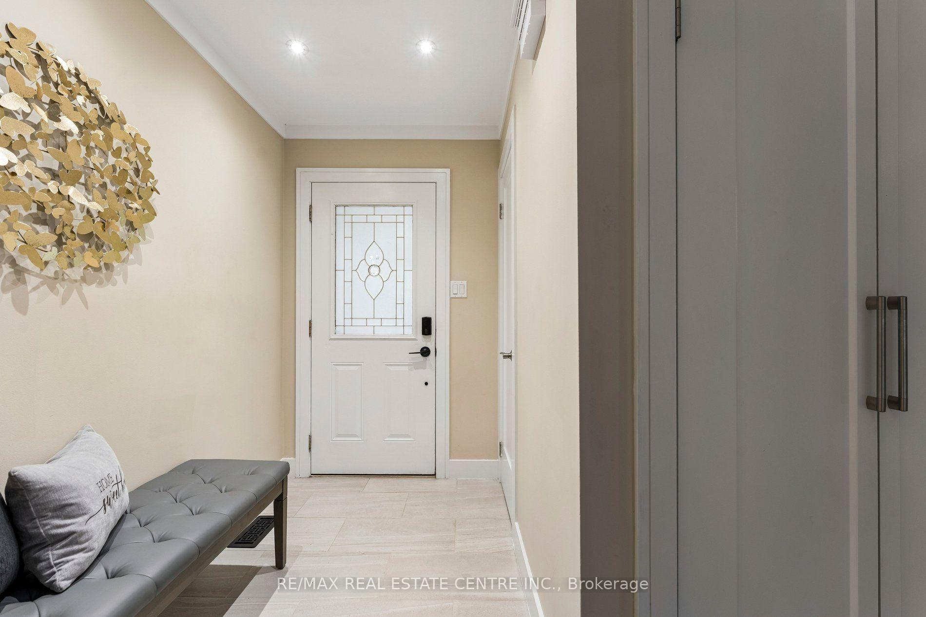 Photo 4 of 44 Adam Street, Brampton, Heart Lake West — HOMEH